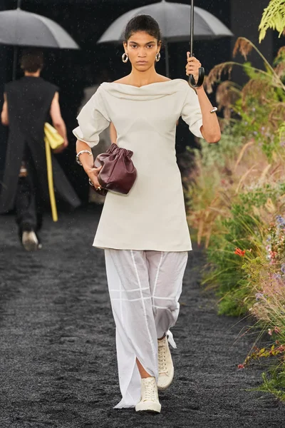 Look 24